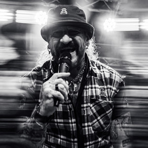 A víz az úr by Ganxsta Zolee És A Kartel