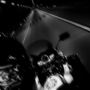 En un motor by Daphmia Sound
