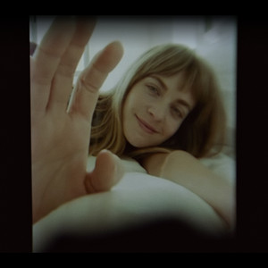 La Distancia - Un Nuevo Significado by Macaco, Rozalén