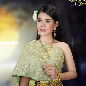 ចែម ស្រីលក្ខ - ខ្នេីយមន្តកន្ទេលមាស
