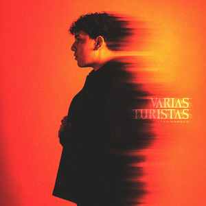 VARIAS TURISTAS by Ivan Orozco