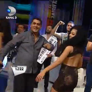 GABY DIN GIULESTI - gabi din giulesti la wowbiz-nu ma las de loredana leo de la strehaia