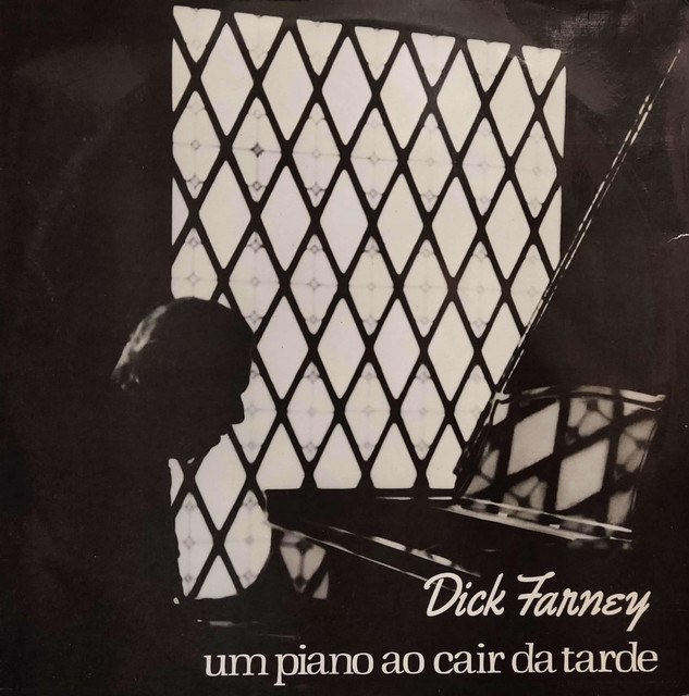 Um Piano Ao Cair Da Tarde cover art