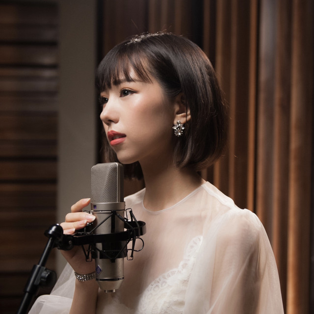 Em Mới Là Người Yêu Anh (Acoustic Version) cover art
