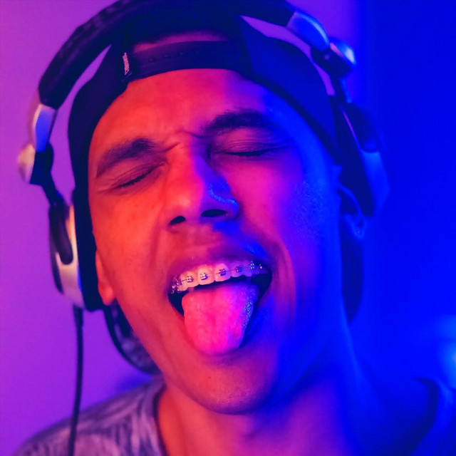 Vou Jogar Uma Pedra Na Janela Dela