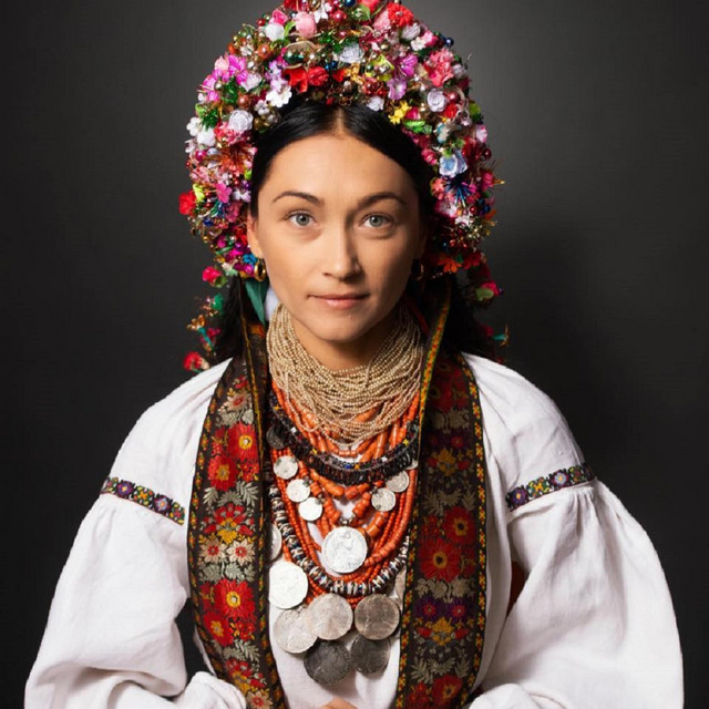 Обкладинка: The blackthorn is in bloom/Цвіте терен — Wszystko