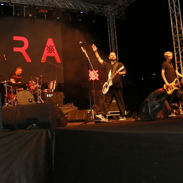 Anlaması Lazım Version cover art