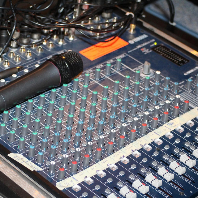 Cek Sound Bass Glerr Cocok Buat Sound Anda - song and lyrics by Om ...