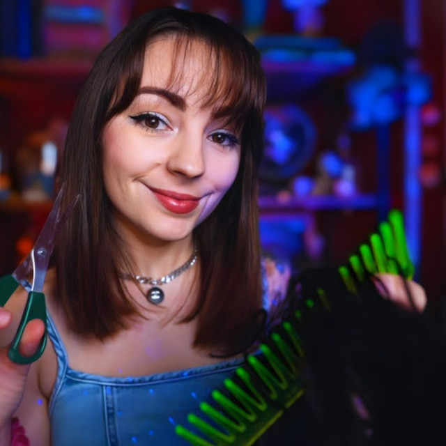 ASMR - Séance De Coiffure Relaxante Avec Une Amie cover art