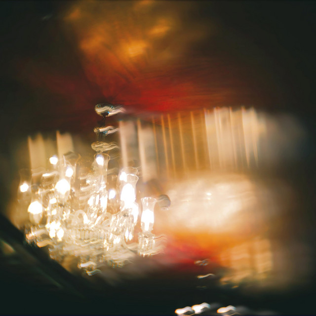 Capa de A Hundred Years Away - glaz