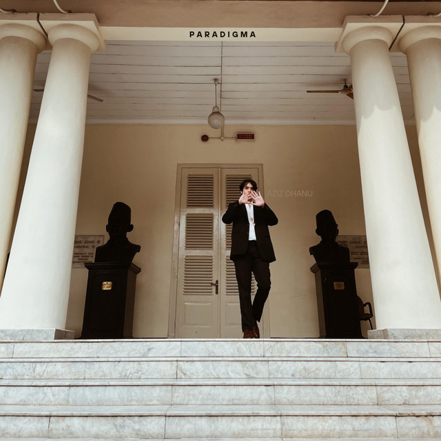 Paradigma cover art