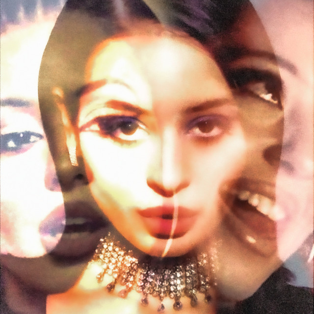 Секси Брюнетка cover art