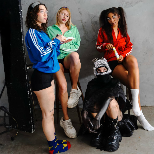 RAGAZZE ALTERNATIVE
