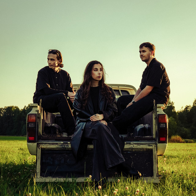 Miten ihmiset löytää toisiaan (feat. Överi) album image