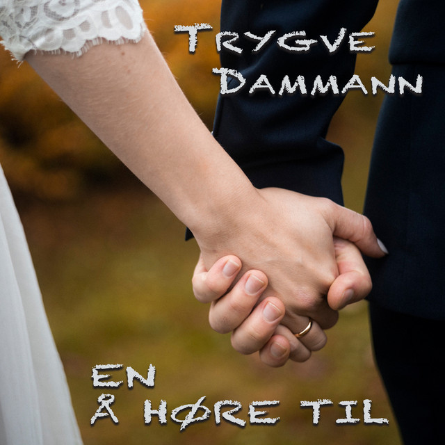 En å høre til cover art