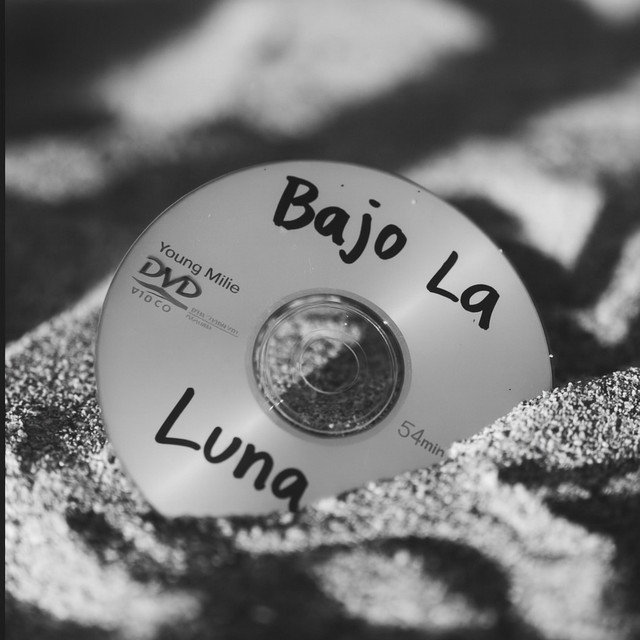Bajo La Luna cover art