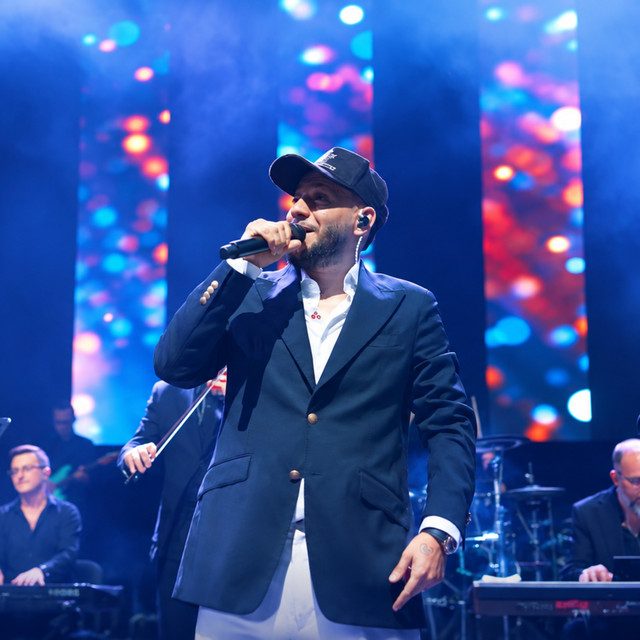 Am intrebat un om (Nebunu) | Live Arenele Romane album image