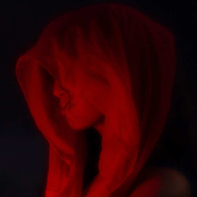 Rouge carmin cover art