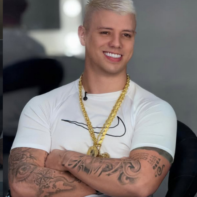 CHAMA QUE ELA VEM PEITINHO DURINHO & BUNDÃO GRANDÃO