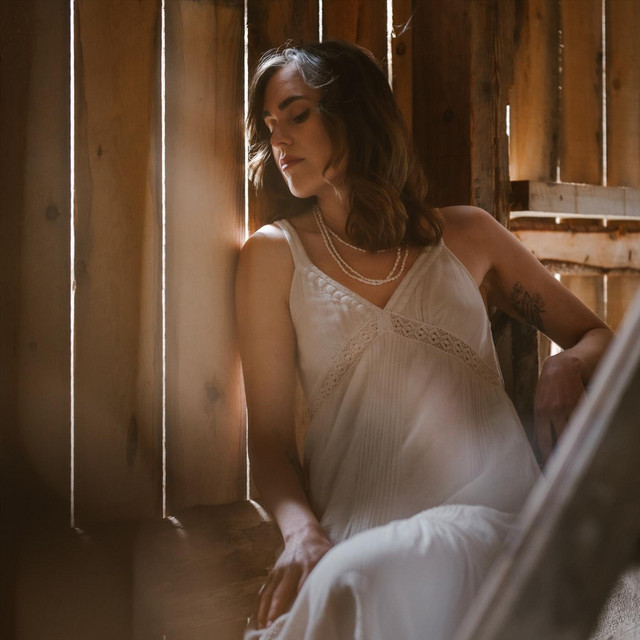 Marion Sophia Dyrvik's "Daydreamer" Floats Between Whisper and Wave in the Best 90s Alt Tradition
