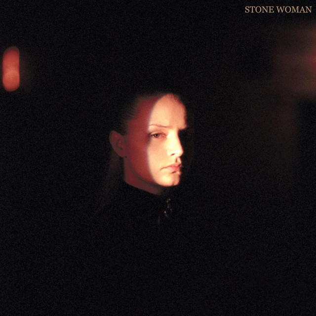 Omslag för Stone Woman av Charlotte Day Wilson