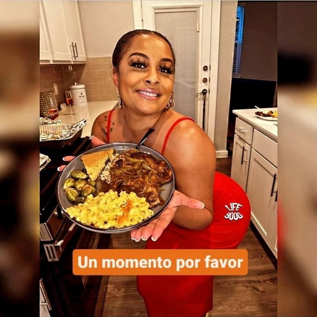 Un Momento Por Favor cover art