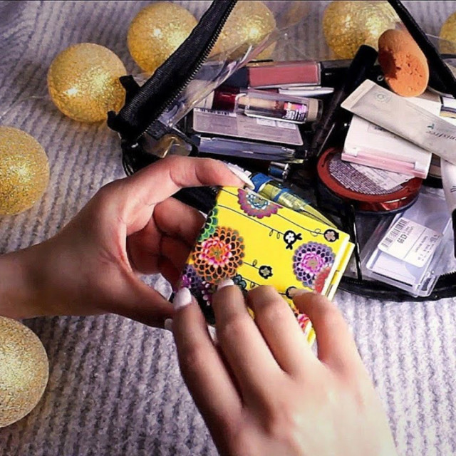 ASMR (Whisper) ~Make up bag Rummaging, Tapping, Scratching~ cover art