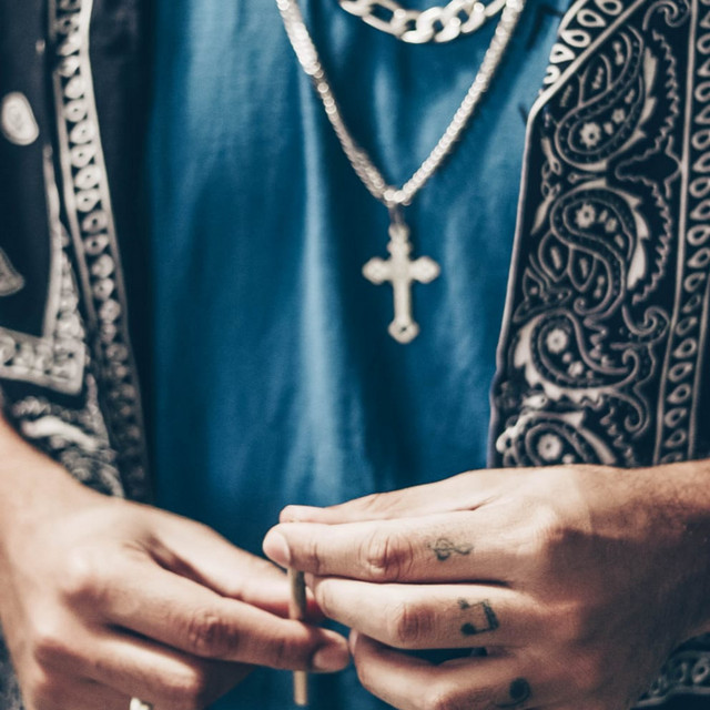 É... cover art