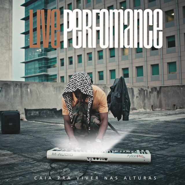 Caia Pra Viver nas Alturas (Live Performance)