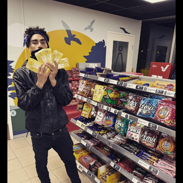 Automatic cover art