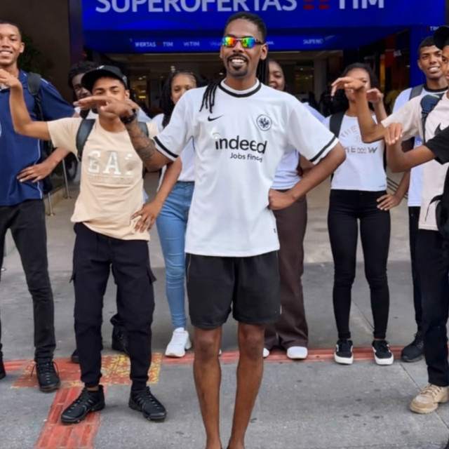 EM UMA CANECA , VIRO VIRA VIROU