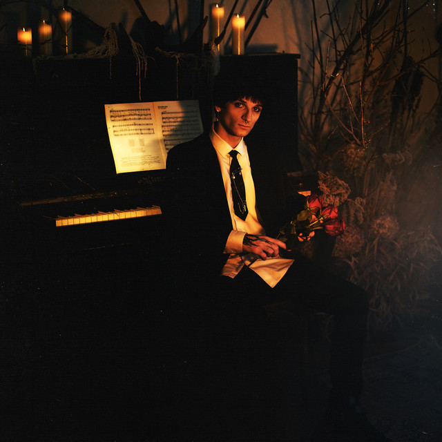 Жить cover art