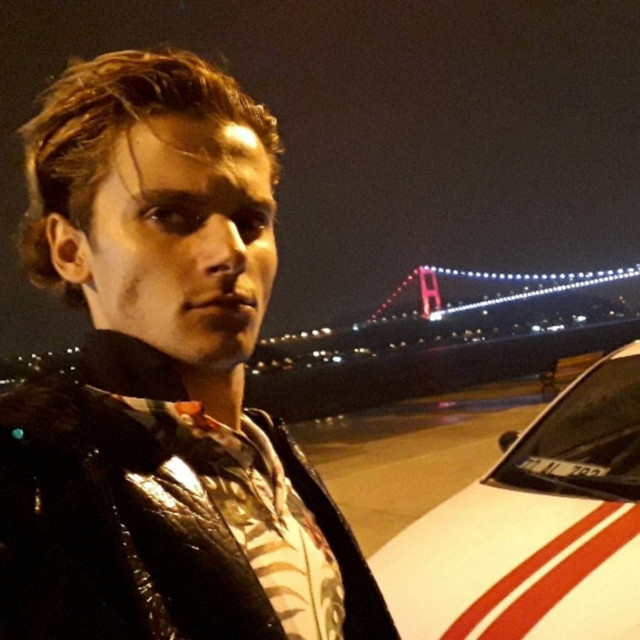 Yakışır cover art