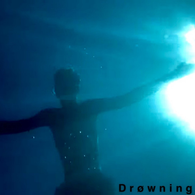 D r ø w n i n g cover art