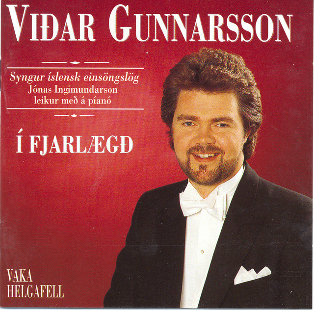 Í fjarlægð cover art