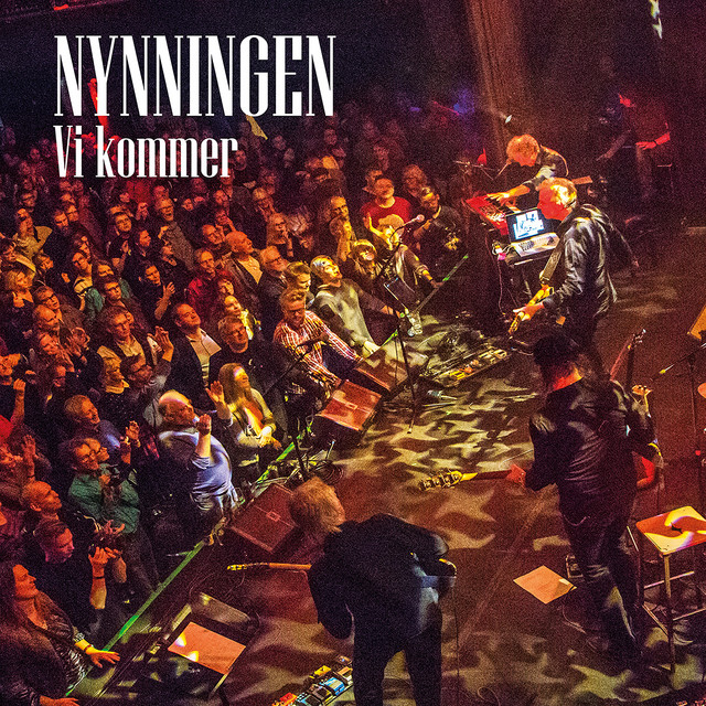 Omslag för Vi Kommer! av Nynningen