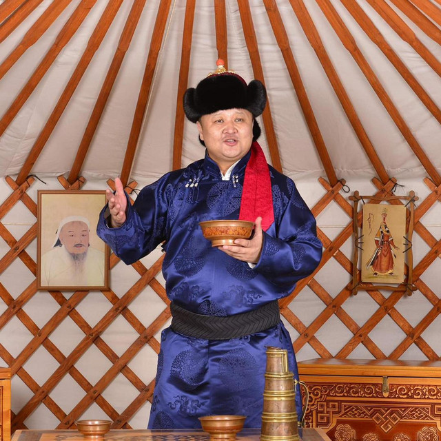 Mongol egshiglen cover art