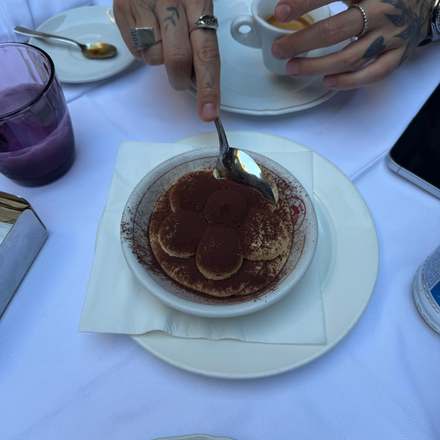 Tiramisu (feat. Annet X)