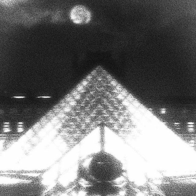 selfie in the louvre cover art