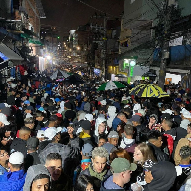 BAILE DE FAVELA É MELHOR QUE PARIS