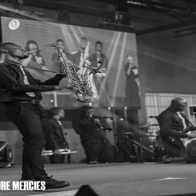 Segunfunmi Adelekan – Saxophone Praise Medley