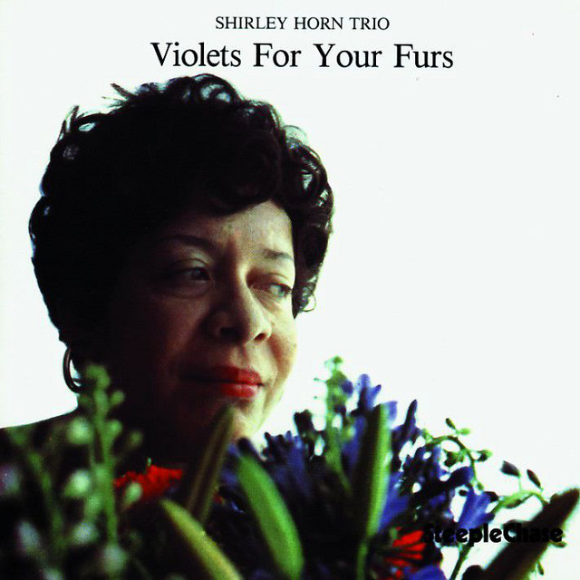 Cover du titre Violets for your furs