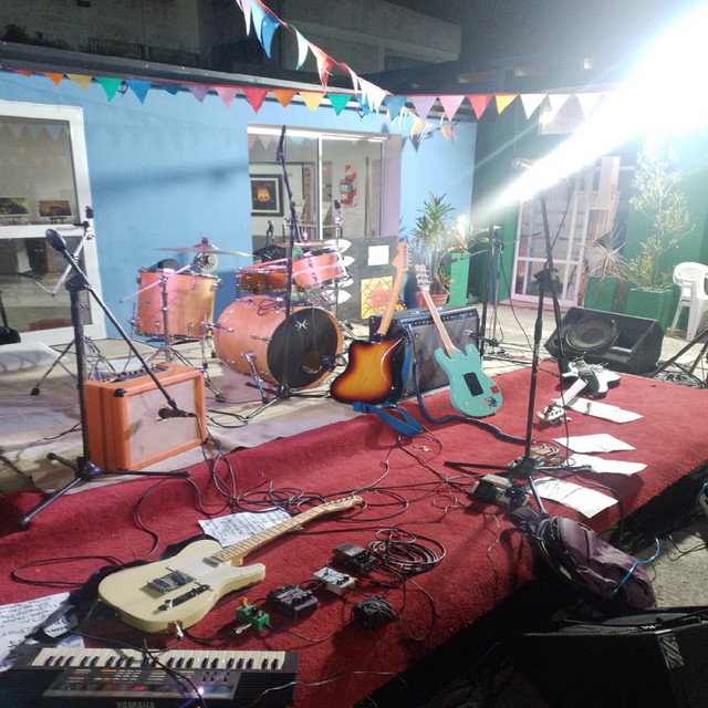 Reno y los Bearsattos (En Vivo)