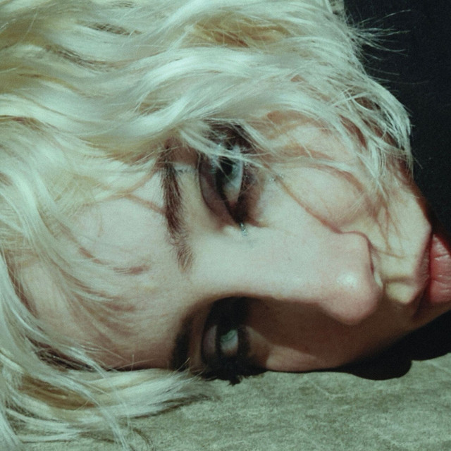 Auge Blau cover art