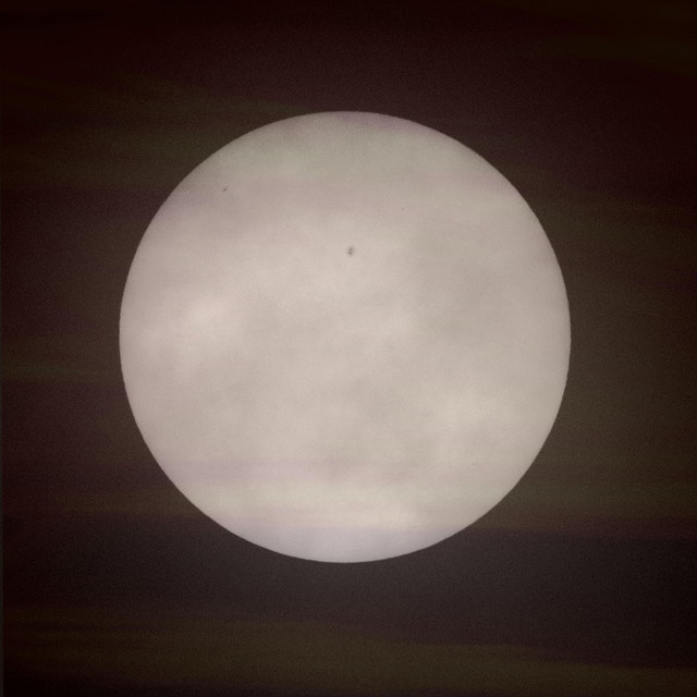 Cover art: The sun — Dinage
