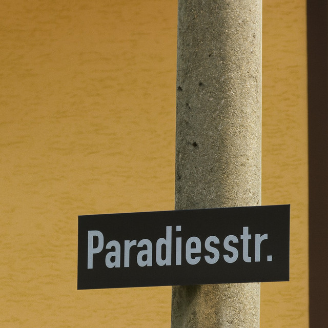 Paradiesstraße cover art