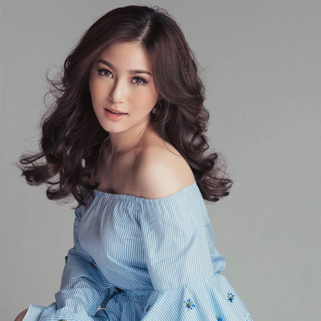 Anh Thế Giới Và Em