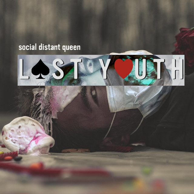 Social Distant Queen