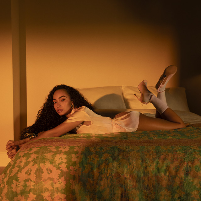 Capa de OMG - Leigh-Anne