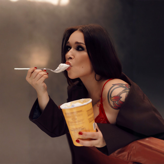 Обкладинка: Сильні дівчата — Marie Hellstein